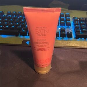 Mary Kay Satin Hands Nourishing Cream - Pomegrante
